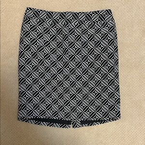 Ann Taylor Black and White Patterned Skirt Size 8P